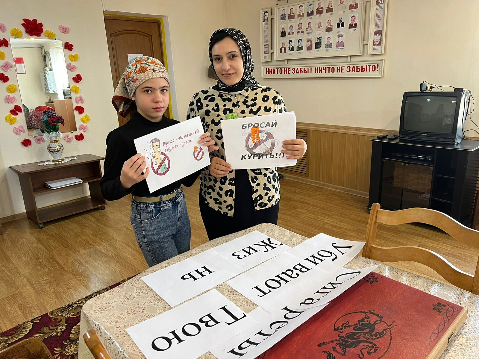 Специалист Муртазалиева Раисат провела беседу с подопечной Мусеибовой С. на тему: "Сигареты убивают твою жизнь".